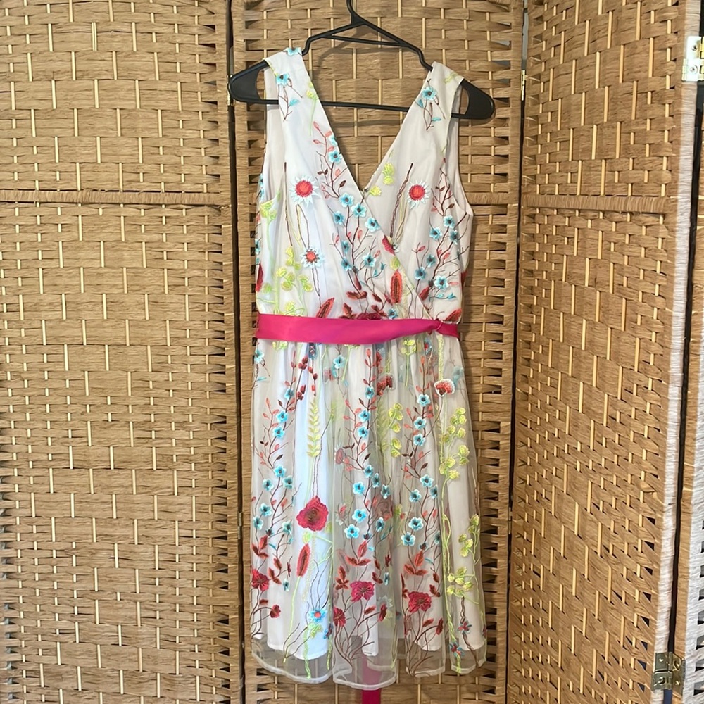 Multicolor Flower Appliqué Embroidered White Dress Size 6